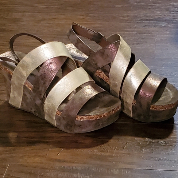Pierre Dumas Metalic Brown & Pewter Strappy Wedge - Picture 6 of 7